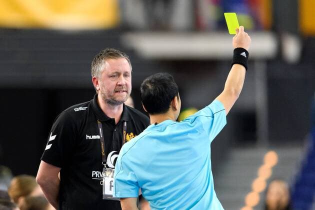 171212 Montenegros federation Per Johansson wins yellow card in the quarterfinals between France and Montenegro during the World Cups World Cup on December 12, 2017 in Leipzig  Copyright: CARLxSANDIN BB171212CS122