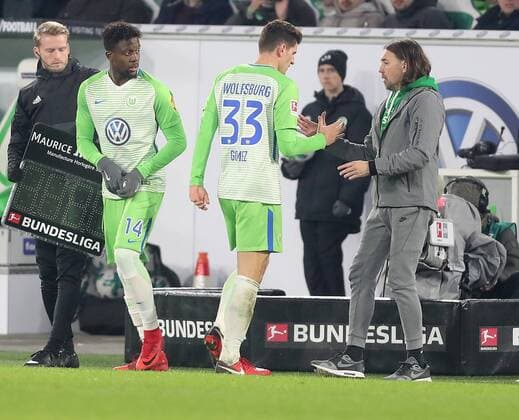 Replacement Divock Origi VfL Wolfsburg 14 comes for Mario Gomez VfL Wolfsburg 33 right head coach Martin Schmidt VfL Wolfsburg