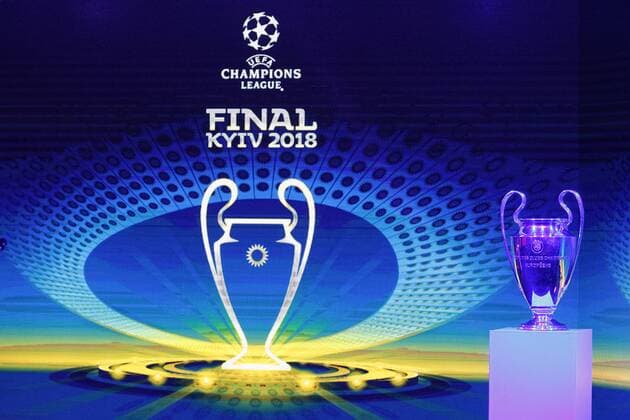 Fußball, CL, Finale-Logo wird in Kiew präsentiert Fußball, CL, Präsentation des Champions League Pokals in Kiew December 12, 2017 - Kiev, Ukraine - The UEFA Champions League trophy is pictured during the presentation of the logo of the 2018 Champions League final soccer match in Kiev, Ukraine, 12 December, 2017. The UEFA Champions League final will be played at the Olimpiyskiy stadium on 26 May 2018 in Kiev. Presentation of the logo of the 2018 UEFA Champions League final  - ZUMAn230 20171212_zaa_n230_182 Copyright: xStrx