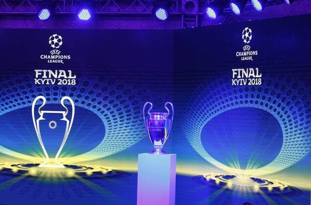 Fußball, CL, Finale-Logo wird in Kiew präsentiert December 12, 2017 - Kiev, Ukraine - The UEFA Champions League trophy is pictured during the presentation of the logo of the 2018 Champions League final soccer match in Kiev, Ukraine, 12 December, 2017. The UEFA Champions League final will be played at the Olimpiyskiy stadium on 26 May 2018 in Kiev. Presentation of the logo of the 2018 UEFA Champions League final  - ZUMAn230 20171212_zaa_n230_185 Copyright: xStrx