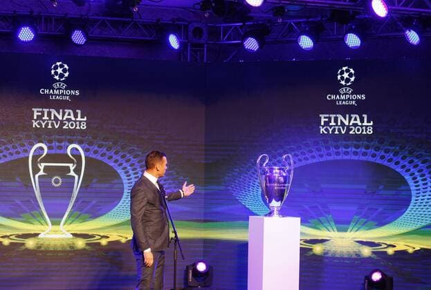 Fußball, CL, Finale-Logo wird in Kiew präsentiert December 12, 2017 - Kiev, Ukraine - Ukraine s national soccer team coach Andriy Shevchenko speaks next to the UEFA Champions League trophy, during the presentation of the logo of the 2018 Champions League final soccer match in Kiev, Ukraine, 12 December, 2017. The UEFA Champions League final will be played at the Olimpiyskiy stadium on 26 May 2018 in Kiev. Presentation of the logo of the 2018 UEFA Champions League final  - ZUMAn230 20171212_zaa_n230_187 Copyright: xStrx