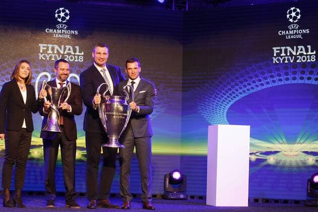 Fußball, CL, Finale-Logo wird in Kiew präsentiert Fußball, CL, Präsentation des Champions League Pokals in Kiew December 12, 2017 - Kiev, Ukraine - (from L to R) : Ukrainian women national soccer player IYA ANDRUSCHAK, Football federation of Ukraine president ANDRIY PAVLENKO, Kiev city mayor VITALI KLITSCHKO and Ukrainian national soccer player ANDRIY SHEVCHENKO pose with the Champions League and the Women s Champions League trophies, during the presentation of the logo of the 2018 UEFA Champions League final in Kiev, Ukraine, on 12 December 2017. The UEFA Champions League final will be played at the Olimpiyskiy stadium in Kiev on 26 May 2018. Presentation of the logo of the 2018 UEFA Champions League final - ZUMAg194 20171212_zap_g194_004 Copyright: xSergxGlovnyx