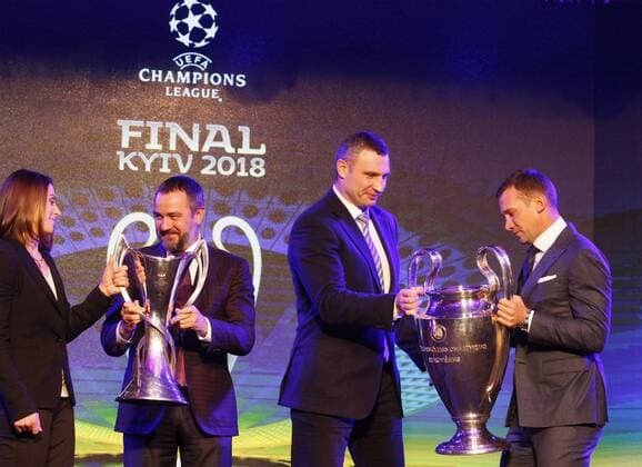 Fußball, CL, Finale-Logo wird in Kiew präsentiert December 12, 2017 - Kiev, Ukraine - (from L to R) : Ukrainian women national soccer player IYA ANDRUSCHAK, Football federation of Ukraine president ANDRIY PAVLENKO, Kiev city mayor VITALI KLITSCHKO and Ukrainian national soccer player ANDRIY SHEVCHENKO pose with the Champions League and the Women s Champions League trophies, during the presentation of the logo of the 2018 UEFA Champions League final in Kiev, Ukraine, on 12 December 2017. The UEFA Champions League final will be played at the Olimpiyskiy stadium in Kiev on 26 May 2018. Presentation of the logo of the 2018 UEFA Champions League final - ZUMAg194 20171212_zap_g194_006 Copyright: xSergxGlovnyx