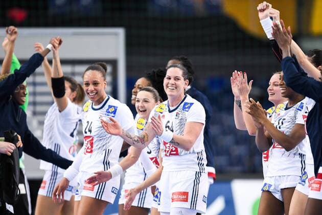 171212 Frances Alexandra Lacrabere commends the quarterfinals between France and Montenegro during the World Cups World Cup on December 12, 2017 in Leipzig  Copyright: CARLxSANDIN BB171212CS158