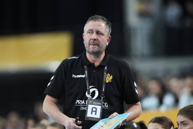 France Montenegro Handball Women WC Leipzig 12 12 2017 Arena Leipzig World Cup 2017 Handball Women Quarter Finals France FRA vs Montenegro MNE Pictured Coach Per JOHANSSON Montenegro