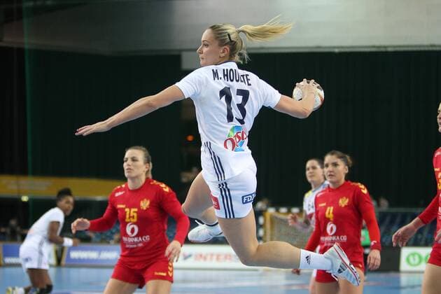 France Montenegro Handball Women WC Leipzig 12 12 2017 Arena Leipzig World Cup 2017 Handball Women Quarter Finals France FRA vs Montenegro MNE Pictured Manon HOUETTE 13 France
