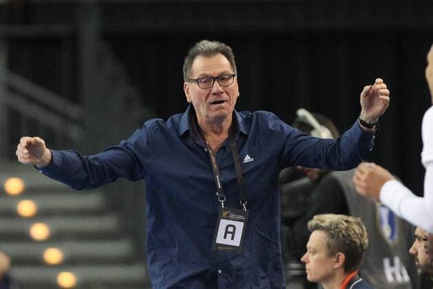 France Montenegro Handball Women World Cup Leipzig 12 12 2017 Arena Leipzig World Cup 2017 Handball Women Quarter Finals France FRA vs Montenegro MNE Picture Coach Olivier KRUMBHOLZ France