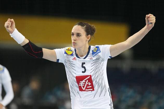 France Montenegro Handball Women World Cup Leipzig 12 12 2017 Arena Leipzig World Cup 2017 Handball Women Quarter Finals France FRA vs Montenegro MNE 25 22 12 10 Pictured Camille AYGLON SAURINA 5 France cheers