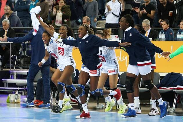 France Montenegro Handball Women World Cup Leipzig 12 12 2017 Arena Leipzig World Cup 2017 Handball Women quarter finals France FRA vs Montenegro MNE 25 22 12 10 In picture v l French bank stormed the field after the final whistle
