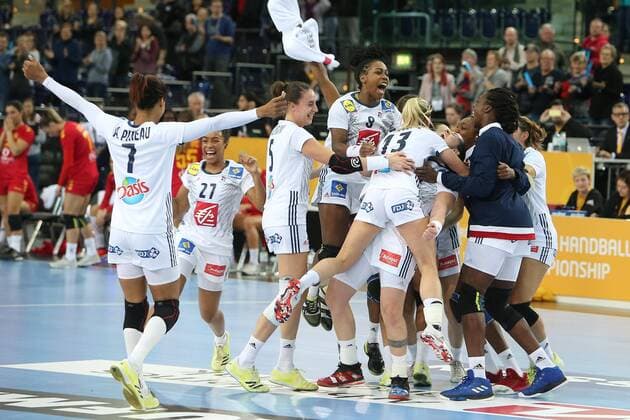 France Montenegro Handball Women World Cup Leipzig 12 12 2017 Arena Leipzig World Cup 2017 Handball Women Quarterfinals France FRA vs Montenegro MNE 25 22 12 10 In the picture French players celebrate the victory