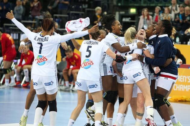 France Montenegro Handball Women World Cup Leipzig 12 12 2017 Arena Leipzig World Cup 2017 Handball Women Quarterfinals France FRA vs Montenegro MNE 25 22 12 10 In the picture French players celebrate the victory