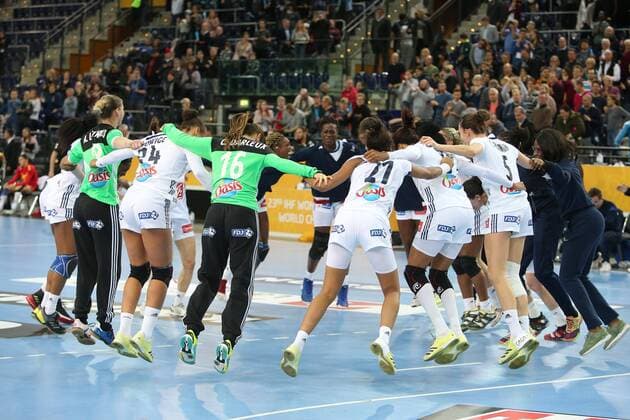 France Montenegro Handball Women World Cup Leipzig 12 12 2017 Arena Leipzig World Cup 2017 Handball Women Quarterfinals France FRA vs Montenegro MNE 25 22 12 10 In the picture French players celebrate the victory