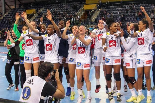 France Montenegro Handball Women WC Leipzig 12 12 2017 Arena Leipzig World Cup 2017 Handball Women Quarter Finals France FRA vs Montenegro MNE 25 22 12 10 Pictured v l