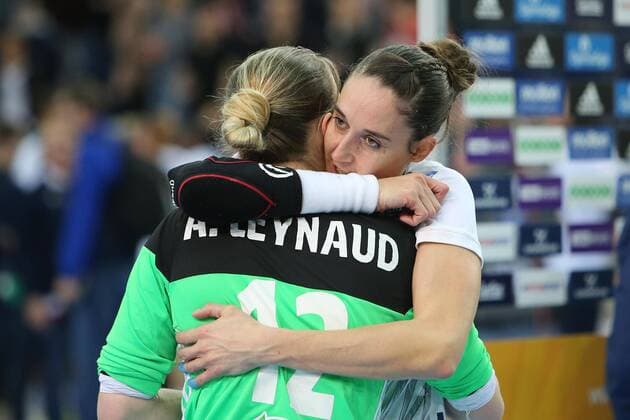 France Montenegro Handball Women World Cup Leipzig 12 12 2017 Arena Leipzig World Cup 2017 Handball Women Quarter Finals France FRA vs Montenegro MNE 25 22 12 10 Pictured l l Goalkeeper Amandine LEYNAUD 12 France and Camille AYGLON SAURINA 5 France after the victory