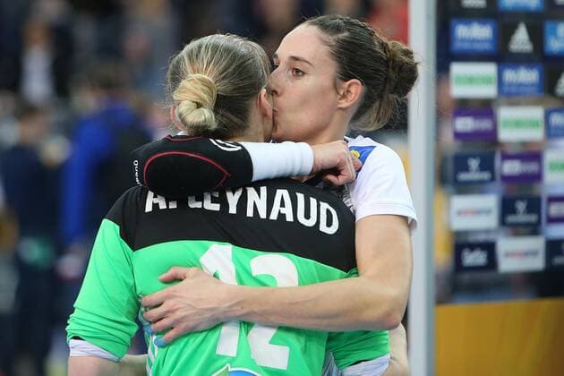 France Montenegro Handball Women World Cup Leipzig 12 12 2017 Arena Leipzig World Cup 2017 Handball Women Quarter Finals France FRA vs Montenegro MNE 25 22 12 10 Pictured l l Goalkeeper Amandine LEYNAUD 12 France and Camille AYGLON SAURINA 5 France after the victory