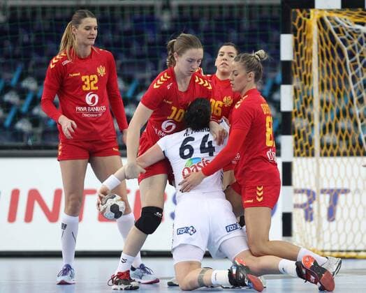 Leipzig 12 12 2017 Arena Leipzig World Cup 2017 Handball Women Quarter Finals France FRA vs Montenegro MNE 25 22 12 10 In the picture v l Katarina BULATOVIC 32 Montenegro Tatjana BRNOVIC 10 Montenegro Alexandra LACRABERE 64 France Itana GRBIC 96 Montenegro and Jelena DESPOTOVIC 80 Montenegro