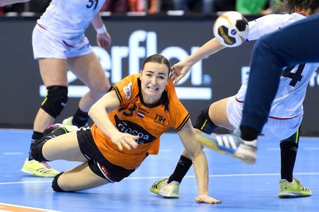 171213 Netherlands Yvette Broch in the quarterfinals between the Netherlands and the Czech Republic during the World Cups World Cup on December 13, 2017 in Magdeburg  Copyright: CARLxSANDIN BB171213CS005