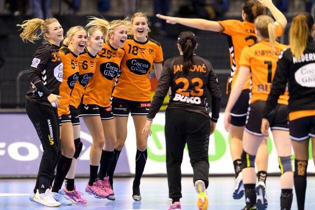 171213 Dutch players cheer for the quarterfinals between the Netherlands and the Czech Republic during the World Cup on 13 December 2017 in Magdeburg  Copyright: CARLxSANDIN BB171213CS014