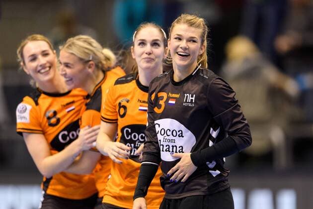 171213 The Netherlandss Marshal Tess Wester commends the quarterfinals between the Netherlands and the Czech Republic during the World Cups World Cup on December 13, 2017 in Magdeburg  Copyright: CARLxSANDIN BB171213CS022
