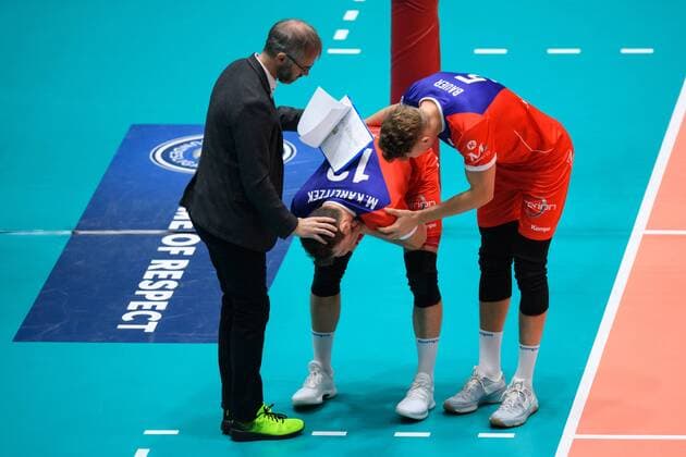 13 12 2017 Fraport Arena Frankfurt Volleyball DVV Cup Semifinals United Volleys RheinMain vs VfB Friedrichshafen Michael Warm Coach Coach RheinMain Moritz Karlitzek 13 RheinMain Lukas Bauer 5 RheinMain