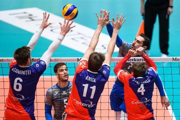 13 12 2017 Fraport Arena Frankfurt Volleyball DVV Cup Semifinals United Volleys RheinMain vs VfB Friedrichshafen Block of three Robert Adrian Aciobanitei 6 RheinMain Tobias Krick 11 RheinMain Patrick Steuerwald 4 RheinMain Attack Athanasios Protopsaltis 7 Friedrichshafen
