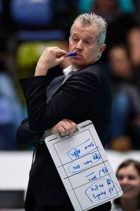 13 12 2017 Fraport Arena Frankfurt Volleyball DVV Cup Semifinals United Volleys RheinMain vs VfB Friedrichshafen Vital Heynen coach Coach Friedrichshafen