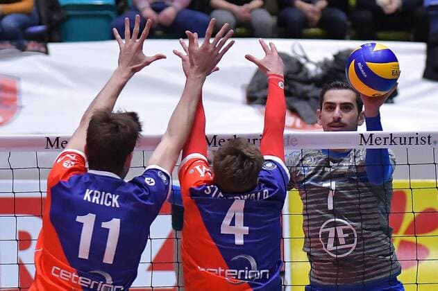 13 12 2017 xtkx Volleyball Mens DVV Cup United Volleys Frankfurt VfB Friedrichshafen emspor v Tobias Krick United Volleys Patrick Steuerwald United Volleys Athanasios Protopsaltis Friedrichshafen Frankfurt