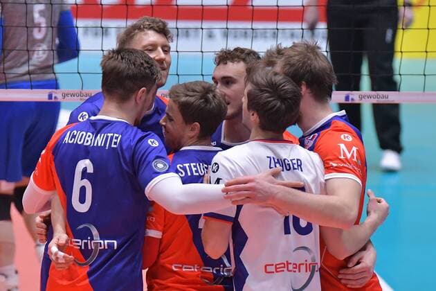 13 12 2017 xtkx Volleyball Mens DVV Cup United Volleys Frankfurt VfB Friedrichshafen emspor v l uv06 Patrick Steuerwald United Volleys Julian Zenger United Volleys Frankfurt