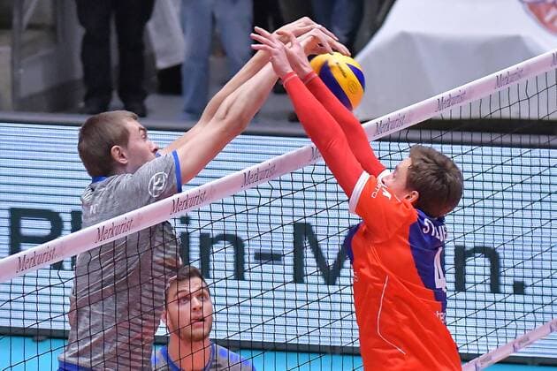 13 12 2017 xtkx Volleyball Mens DVV Cup United Volleys Frankfurt VfB Friedrichshafen emspor v Jakob Guethhoer Freidrichshafen Patrick Steuerwald United Volleys Frankfurt