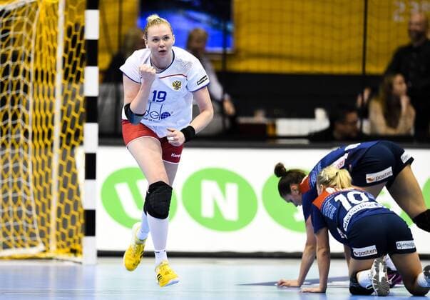 171213 Russias Kseniia Makeeva commends the quarterfinals between Norway and Russia during the World Cups World Cup on December 13, 2017 in Magdeburg  Copyright: CARLxSANDIN BB171213CS063