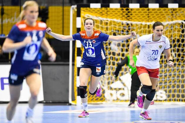 171213 Norways Kari Brattset celebrates the quarterfinals between Norway and Russia during the World Cup on 13 December 2017 in Magdeburg  Copyright: CARLxSANDIN BB171213CS072