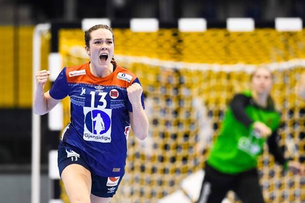 171213 Norways Kari Brattset celebrates the quarterfinals between Norway and Russia during the World Cup on 13 December 2017 in Magdeburg  Copyright: CARLxSANDIN BB171213CS073