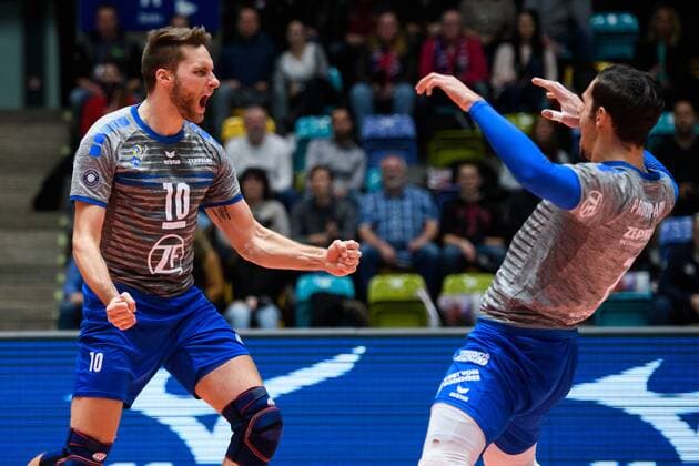 13 12 2017 Fraport Arena Frankfurt Volleyball DVV Cup Semifinals United Volleys RheinMain vs VfB Friedrichshafen Cheers Simon Tischer 10 Friedrichshafen Athanasios Protopsaltis 7 Friedrichshafen
