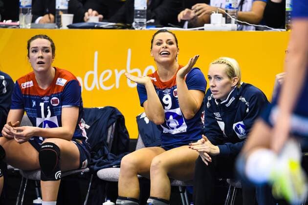 171213 Norways Nora Mark and Marshal Katrine Lunde on the bench in the quarterfinals between Norway and Russia during the World Cup World Cup on December 13, 2017 in Magdeburg  Copyright: CARLxSANDIN BB171213CS088