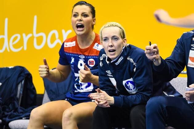 171213 Norways Nora Mark and Marshal Katrine Lunde reacts on the bench in the quarterfinals between Norway and Russia during the World Cup on 13 December 2017 in Magdeburg  Copyright: CARLxSANDIN BB171213CS089