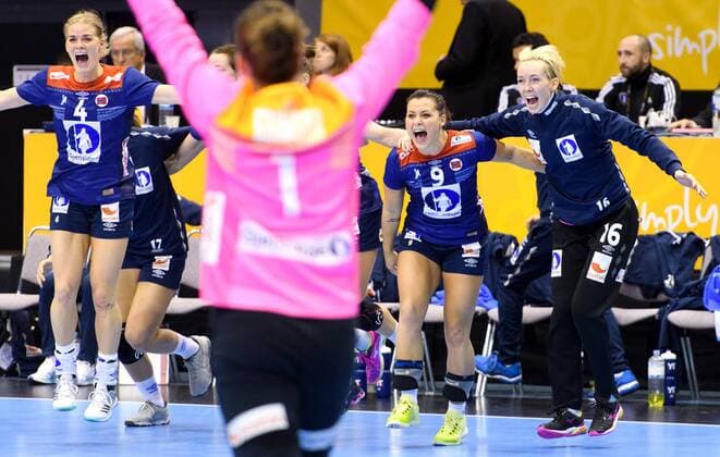 171213 Norways Veronica Egebakken Kristiansen Nora Mork and Marshal Katrine Lunde commends the quarterfinals between Norway and Russia during the World Cup World Cup on December 13, 2017 in Magdeburg  Copyright: CARLxSANDIN BB171213CS105