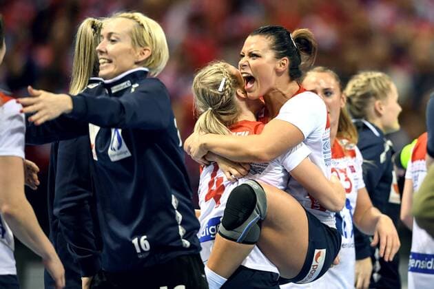 171215 Norways Nora Mork is celebrating the semi-finals between the Netherlands and Norway during the World Cups World Cup on December 15, 2017 in Hamburg  Copyright: CARLxSANDIN BB171215CS047