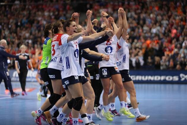 Netherlands Norway 23 IHF Handball Womens World Cup Hamburg 15 12 17 Hamburg 15 12 17 Sport Handball 23 IHF Handball Womens World Cup Semifinals Netherlands Norway Cheers to victory xmmkx