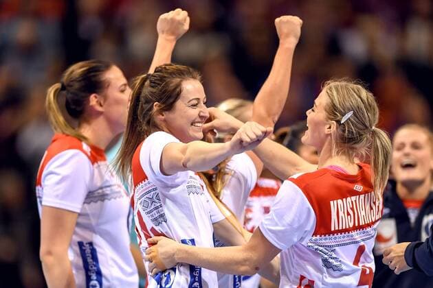 171215 Norways Sanna Charlotte Solberg commends the semi-finals between the Netherlands and Norway during the World Cups World Cup on December 15, 2017 in Hamburg  Copyright: CARLxSANDIN BB171215CS053