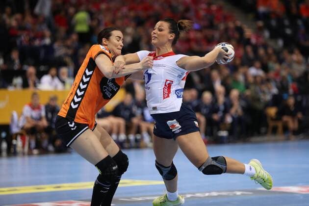 Netherlands Norway 23 IHF Handball Womens World Cup Hamburg 15 12 17 Hamburg 15 12 17 Sport Handball 23 IHF Handball Womens World Cup Semifinals Netherlands Norway Nora Moerk Norway 09 Yvette Broch Netherlands 13 xmmkx