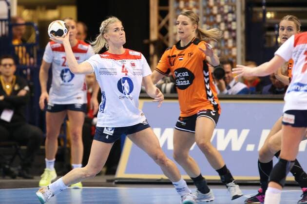 Veronica Kristiansen Norway 04 Nycke Groot Netherlands 17 Hamburg Hamburg Germany Barclaycard Arena Copyright: xAgentur54Gradx xSpeedphotosx