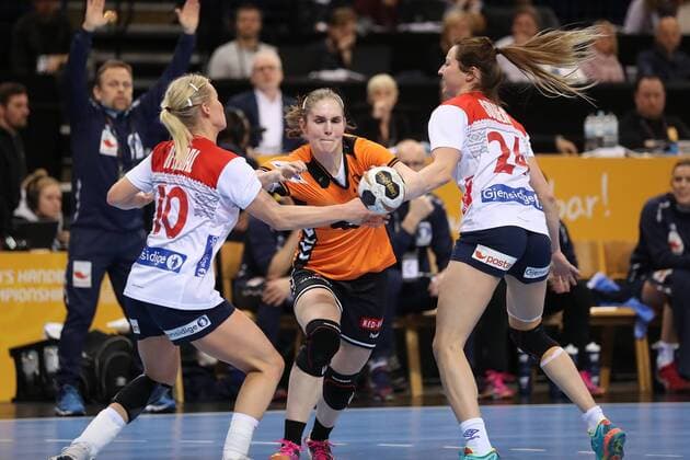 Laura van der Heijden Netherlands 06 Stine Bredal Oftedal Norway 10 Sanna Solberg Norway 24 Hamburg Hamburg Germany Barclaycard Arena Copyright: xAgentur54Gradx xSpeedphotosx