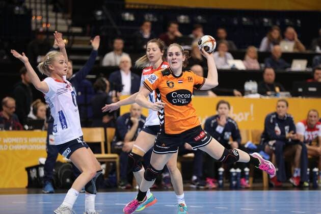 Laura van der Heijden Netherlands 06 Stine Bredal Oftedal Norway 10 Sanna Solberg Norway 24 Hamburg Hamburg Germany Barclaycard Arena Copyright: xAgentur54Gradx xSpeedphotosx