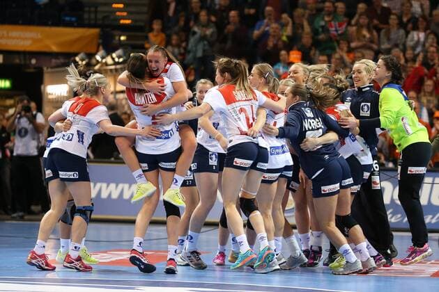 Netherlands Norway 23 IHF Handball Womens World Cup Hamburg 15 12 17 Hamburg 15 12 17 Sport Handball 23 IHF Handball Womens World Cup Semifinals Netherlands Norway Cheers to victory xmmkx