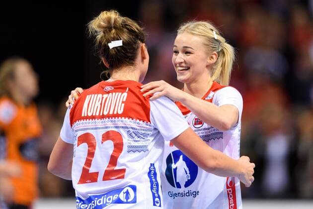 171215 Norways Amanda Kurtovic and Stine Bredal Oftedal celebrate the semi-finals between the Netherlands and Norway during the World Cups World Cup on December 15, 2017 in Hamburg  Copyright: CARLxSANDIN BB171215CS064