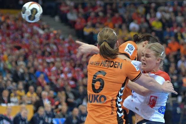 GER HBL 23 IHF Women Handball World Cup Semifinals Netherlands vs Norway 15 12 17 Barcleycard Arena Hamburg GER HBL 23 IHF Women Handball World Cup Semifinals Netherlands vs Norway pictured Laura van der Heijden Netherlands 06 tries to beat Veronica Egebakken Kristiansen Norway 04 nordphotox xWitke nph00002
