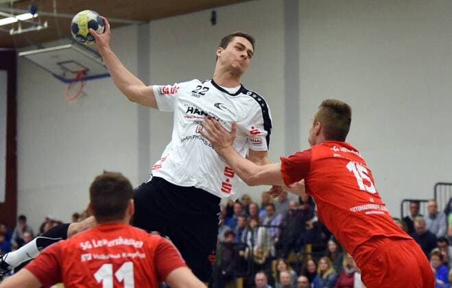 15 12 2017 xpsx Handball 3 Liga HSG Hanau SG Leutershausen v Yaron Pillmann Hanau Stefan Salger Leutershausen Hanau Hessen Germany