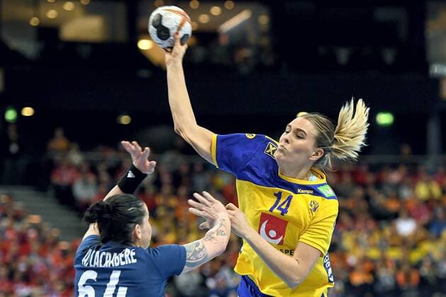 171215 Swedens Johanna Westberg and Frances Alexandra Lacrabere during the semi-finals between Sweden and France during the World Cups World Cup on December 15, 2017 in Hamburg  Copyright: CARLxSANDIN BB171215CS111