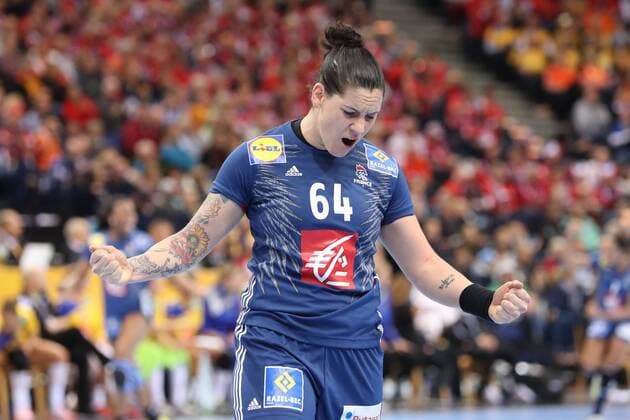 Sweden France 23 IHF Handball Womens World Cup Hamburg 15 12 17 Hamburg 15 12 17 Sport Handball 23 IHF Womens Handball Womens World Cup Semifinals Sweden France Cheering Torjubel at Alexandra Lacrabere France 64 xmmkx