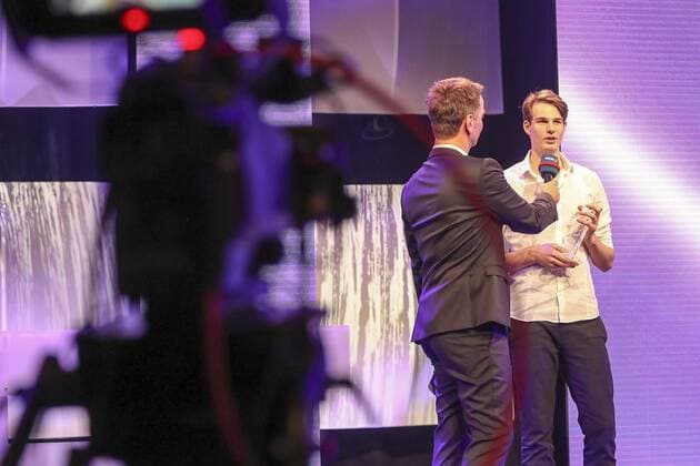 Felix NRW Sportsman of the Year 2017 Duesseldorf 15 12 2017 NRW Young Sportsman of the Year Hochspringer Falk Wendrich LAC Soest in an interview with presenter Claus Lufen WDR at the Felix NRW Sportsman of the Year 2017 on 15 12 2017 in the Mitsubishi Electric hall in Duesseldorf Nordrhein Westfalen xakx